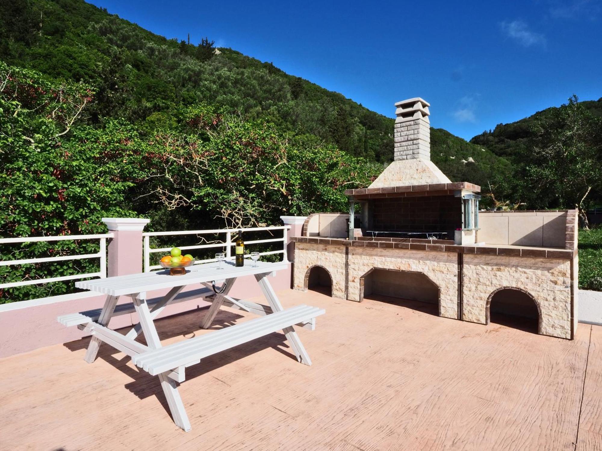 Villa Euphoria Apts Afión 外观 照片