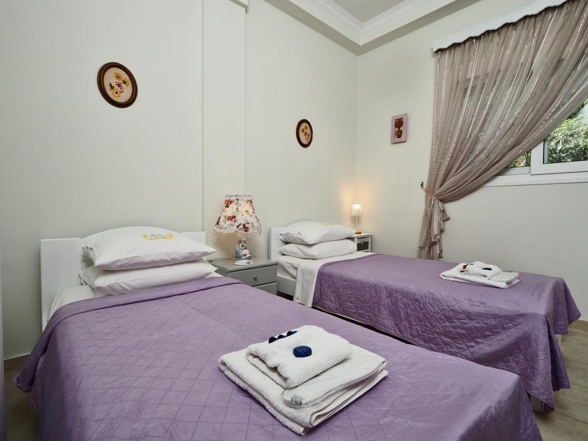 Villa Euphoria Apts Afión 外观 照片