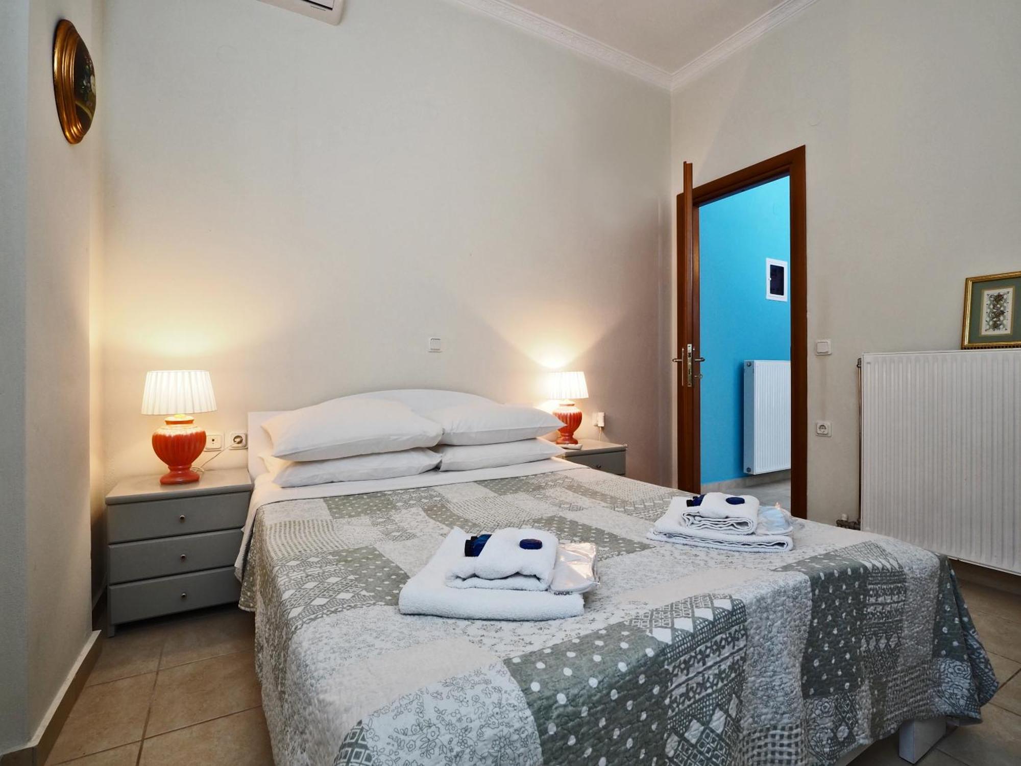 Villa Euphoria Apts Afión 外观 照片