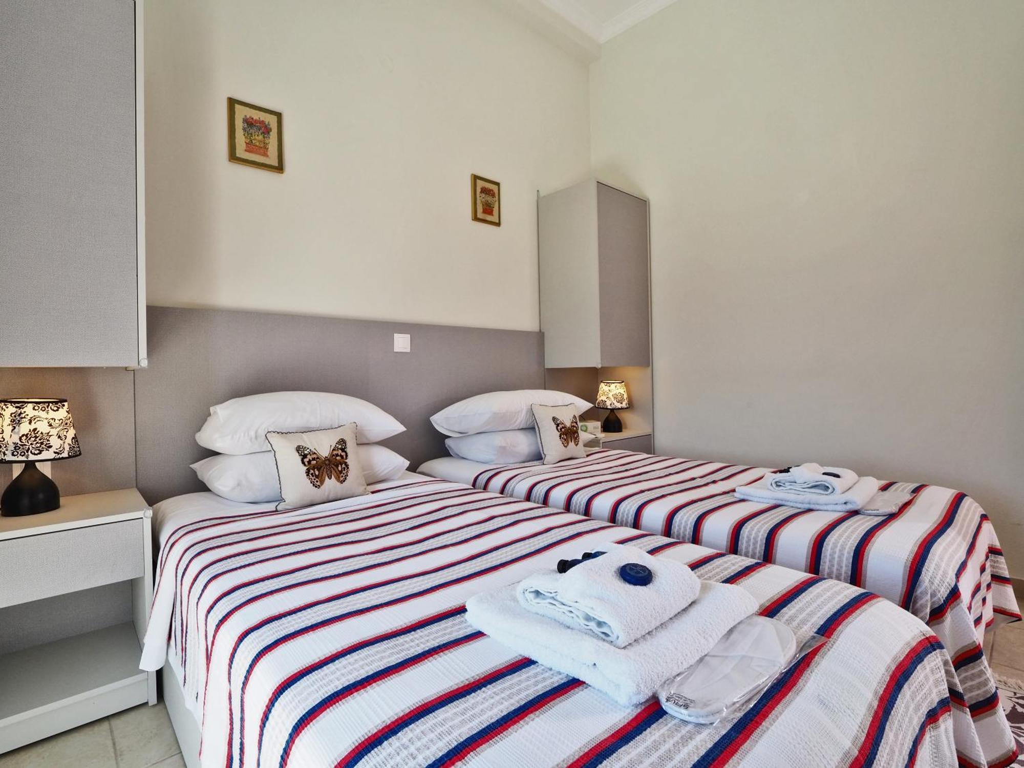 Villa Euphoria Apts Afión 外观 照片