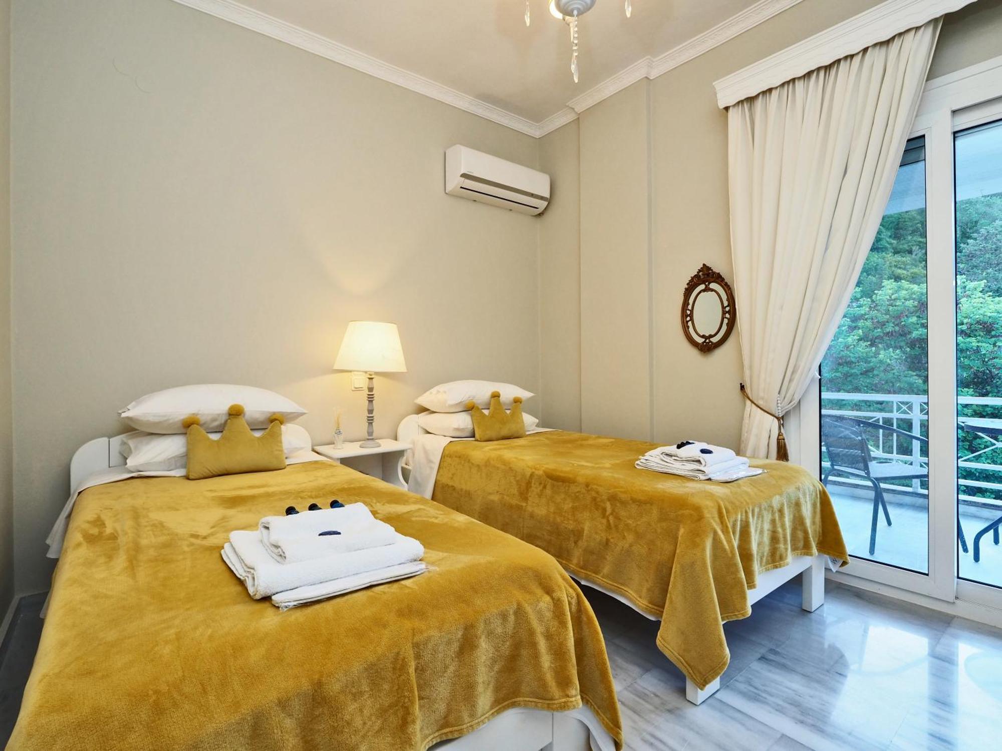 Villa Euphoria Apts Afión 外观 照片