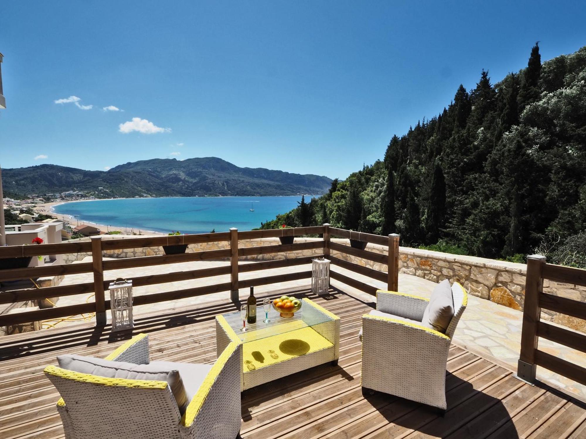 Villa Euphoria Apts Afión 外观 照片