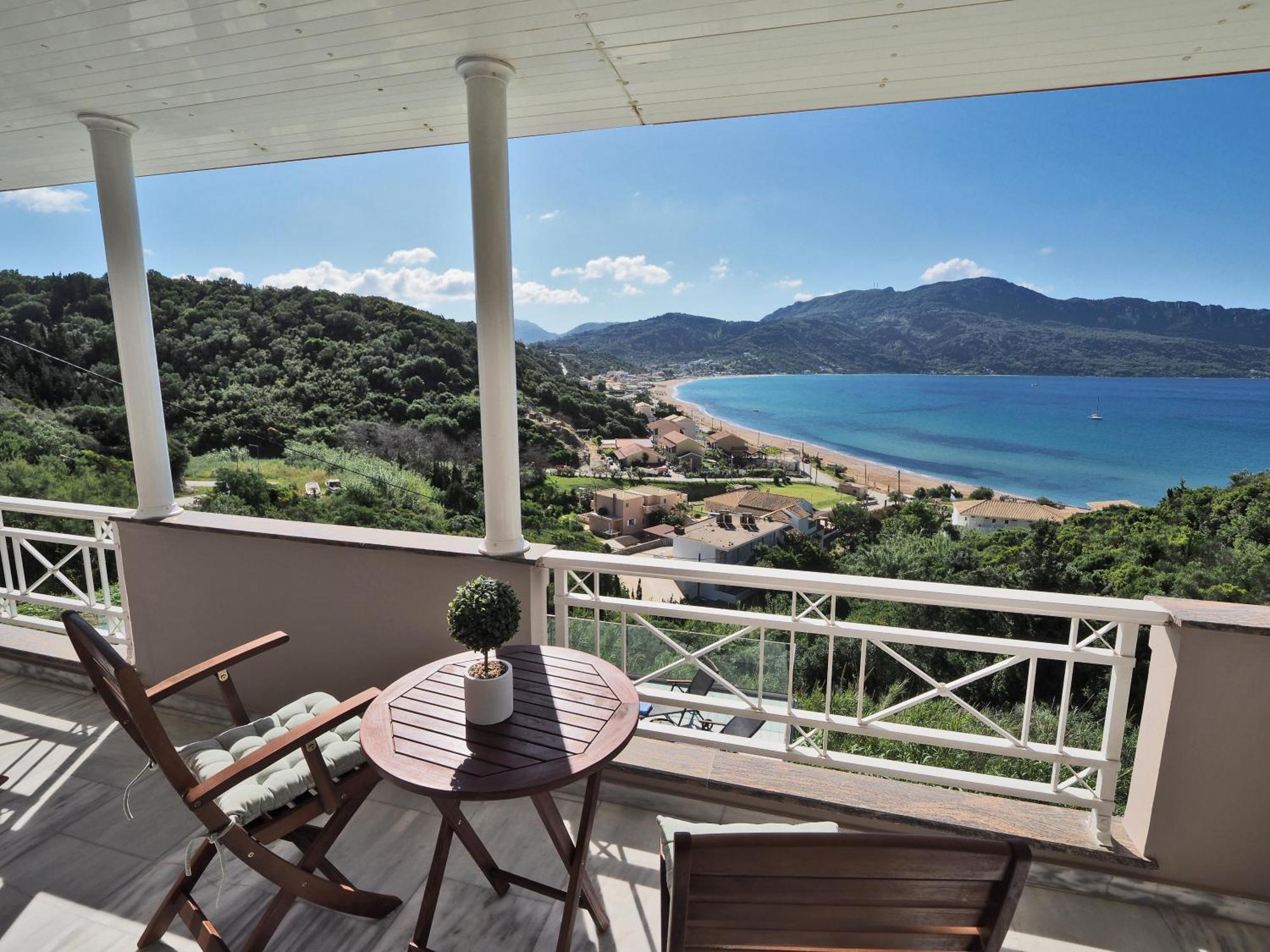 Villa Euphoria Apts Afión 外观 照片